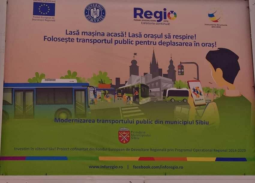 Un panou UE care descurajează deplasarea cu mașina personală înfățișează toate turlele din Sibiu, mai puțin cele ale Catedralei Ortodoxe. Crucea catolică e și ea cenzurată. FOTOGRAFIA ZILEI