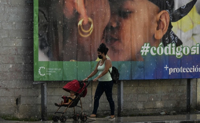 Referendumul de schimbare a Codului Familiei din Cuba, susținut de Partidul Comunist, a trecut cu peste 66 la sută din voturi. LIBER la căsătorii și adopții de copii pentru homosexuali, reglementarea sarcinilor surogat și măsuri contra violenței de gen – oricare ar fi genul pretins