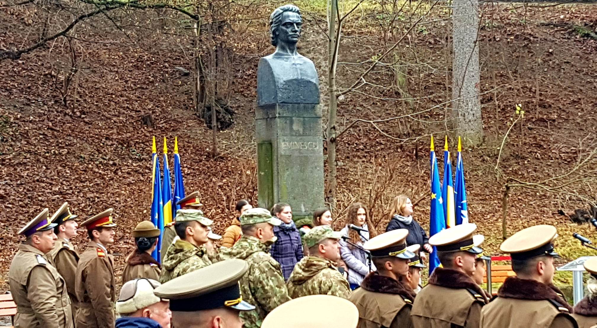 Mihai Eminescu, omagiat la Sibiu de civili și militari. Dacă ați ratat evenimentul din Parcul Sub Arini, Ziua Culturii Române va fi marcată prin alte câteva manifestări locale duminică și luni